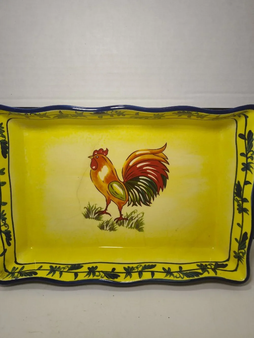 Temp-tations by Tara Rooster 3.5 Qt Casserole Dish with Lid & Metal Rack 15x10
